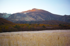 早朝の長者原よりみた久住連山　2