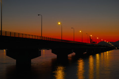 熊本港大橋の夕暮れ　赤く