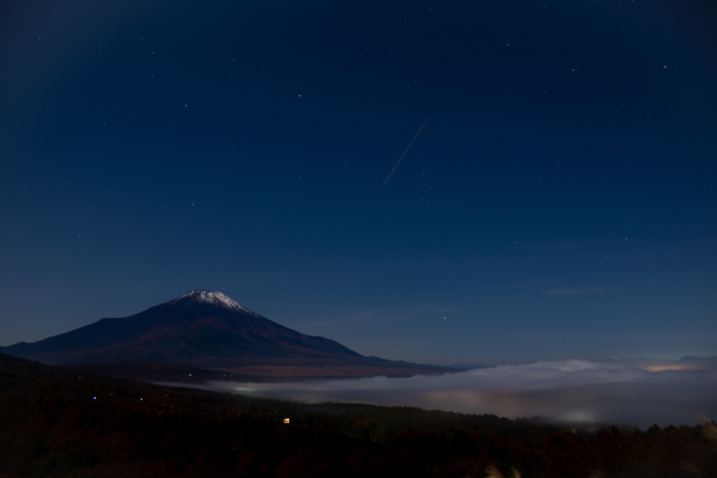 夜の雲海富士