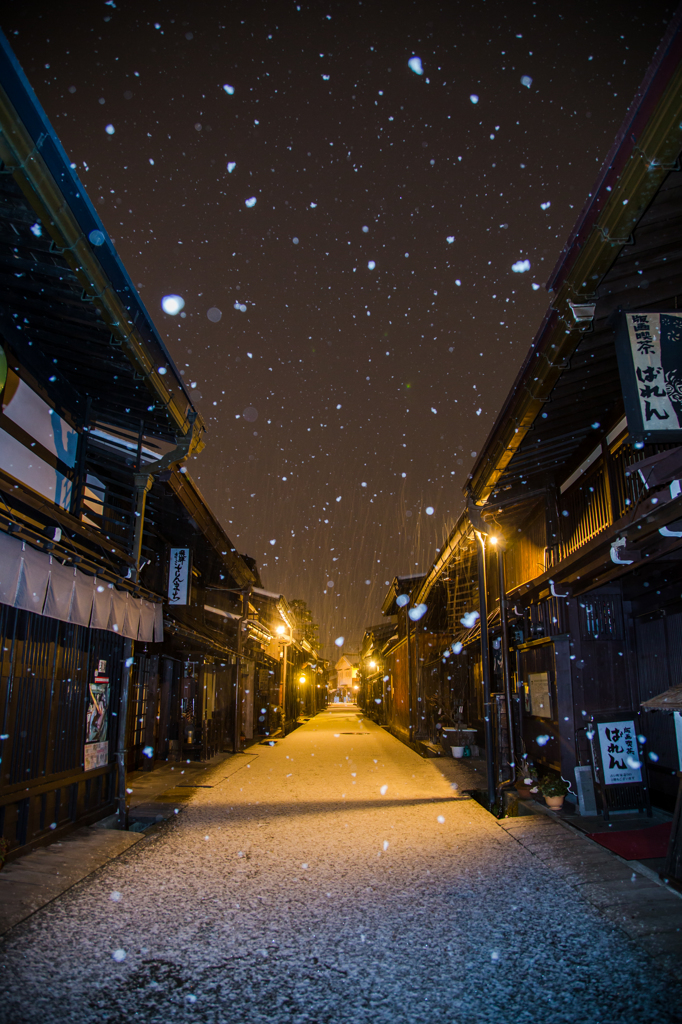 雪の降る町