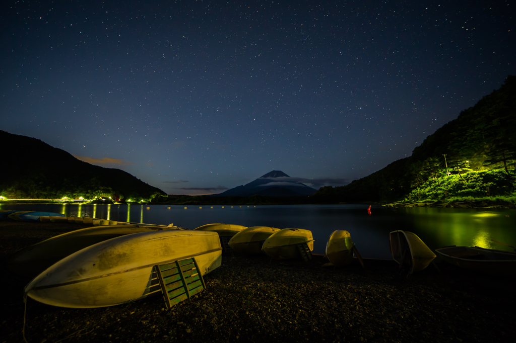 晴天の精進湖