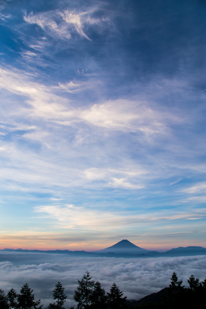 迫り来る雲