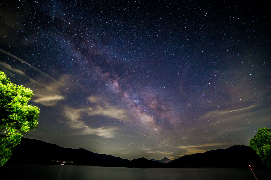 夏の夜空に