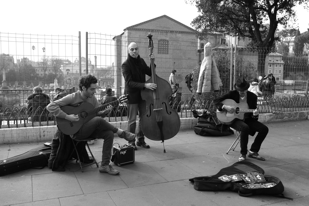 MONOCHROME  ITALIA