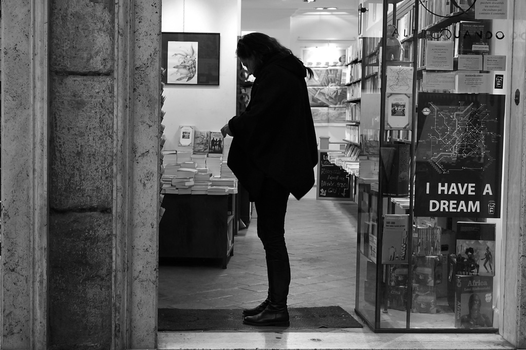 MONOCHROME  ITALIA