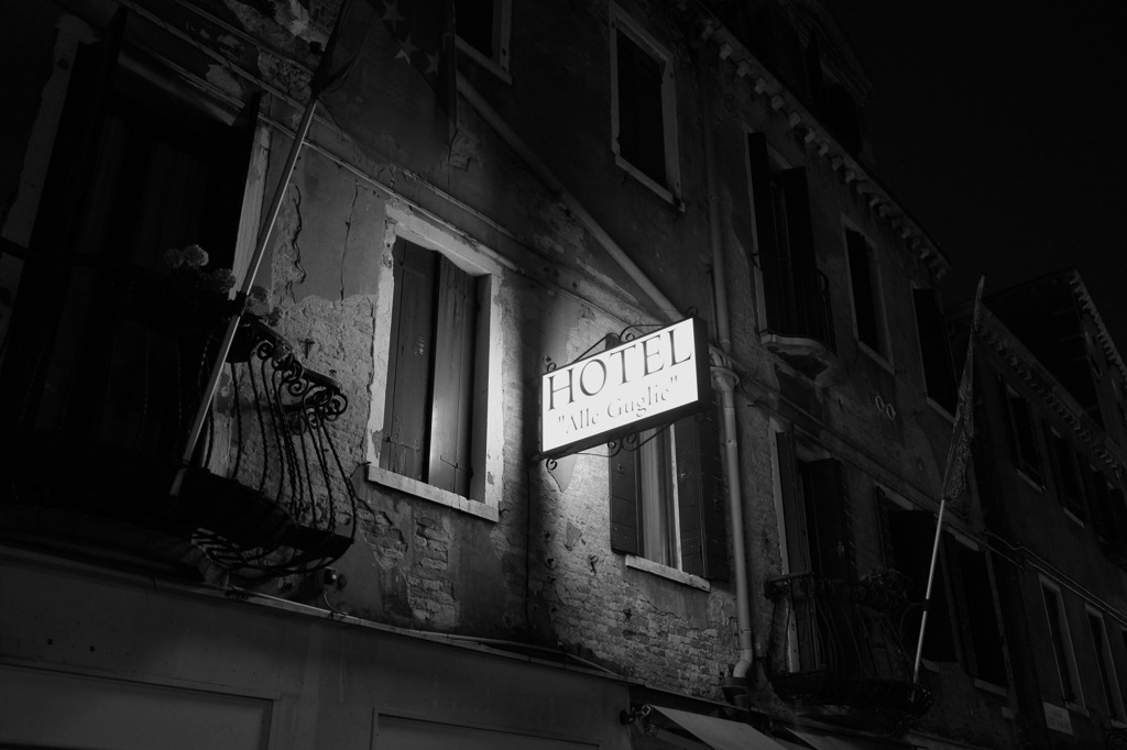 MONOCHROME  ITALIA