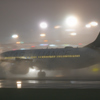雨　夜の伊丹空港