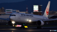 当機は、只今　大阪空港に到着しました！