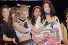 踊るにゃんこ
