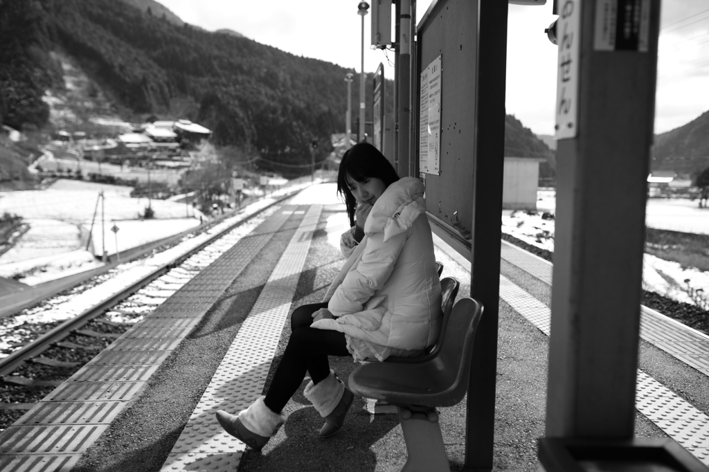 駅のホームにて