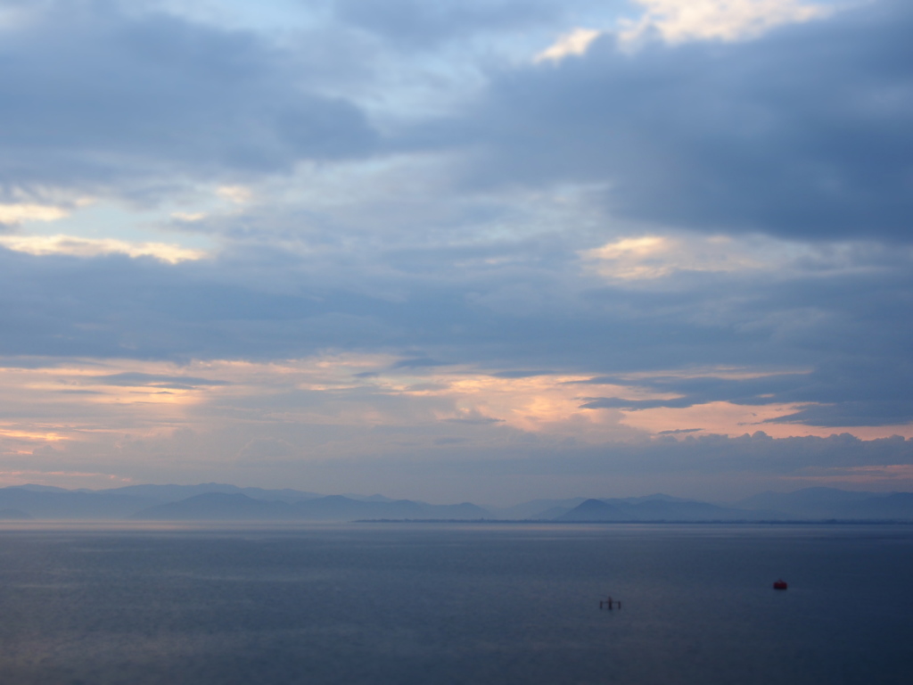 雲と琵琶湖