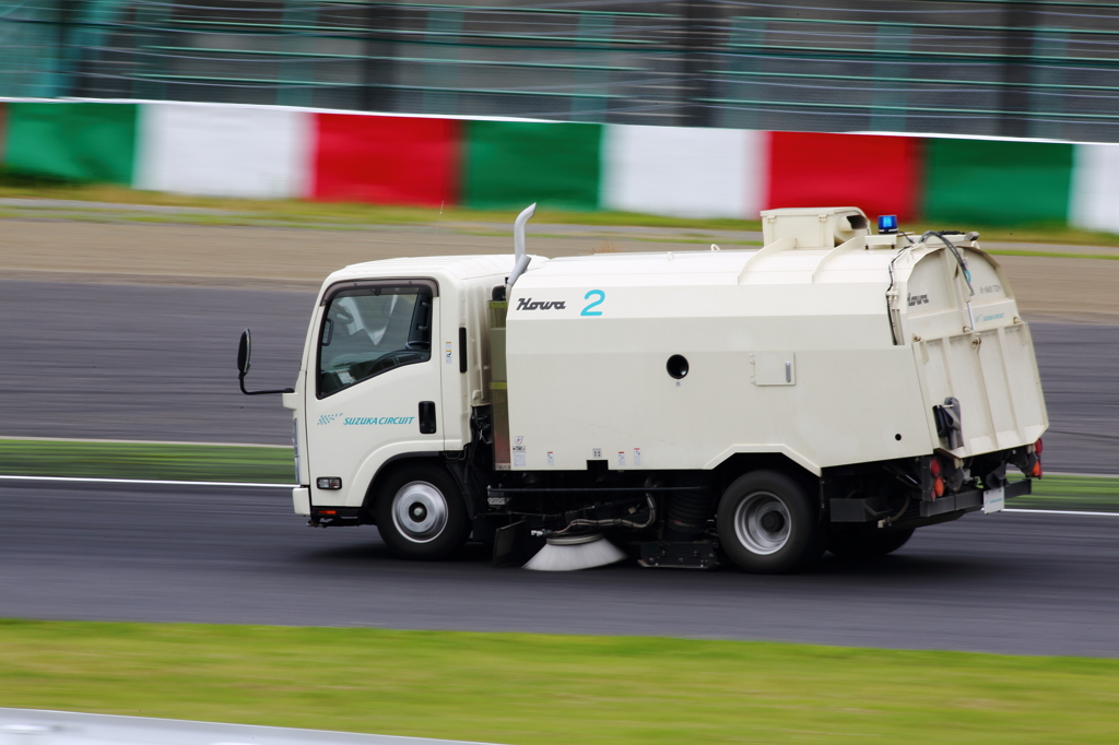 スーパーＧＴ合同テストに逆走車！