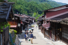 旧街道を走るニュービートル