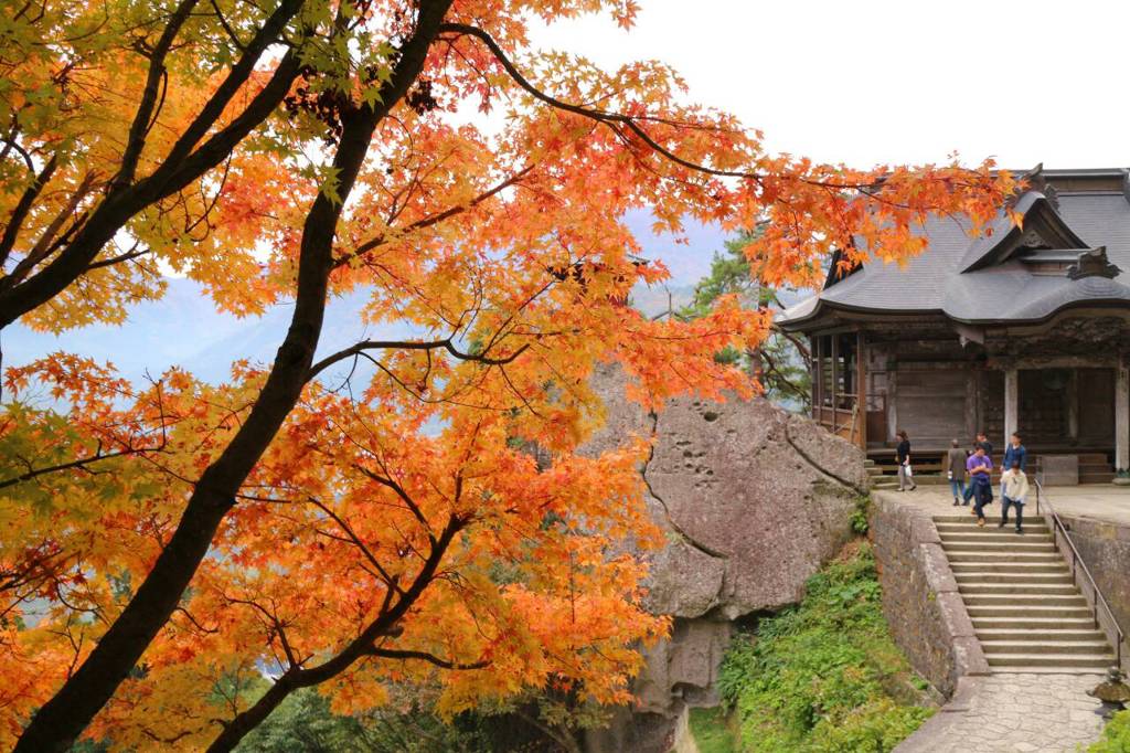 temple in a mountaina 