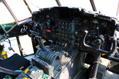 C-130輸送機のコクピット 