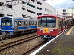 大雄山線　赤電と現行車両