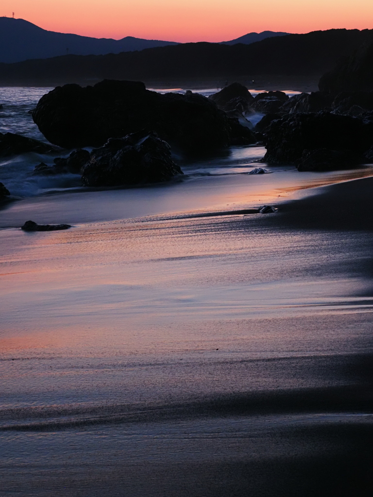 浜に描いた夕景