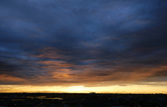 雲と夕日の間に