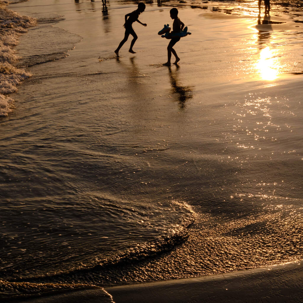 戯れる夕夏