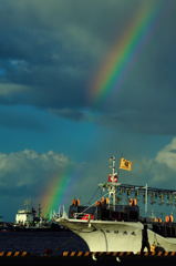 虹の見える港