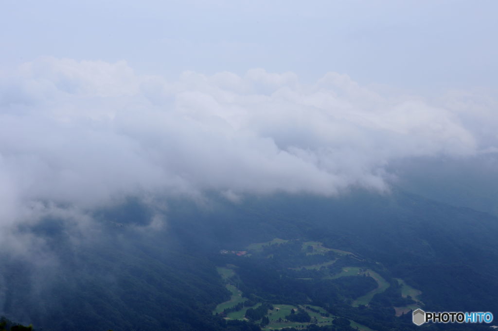 雲の上から