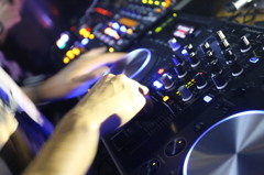 DJ play