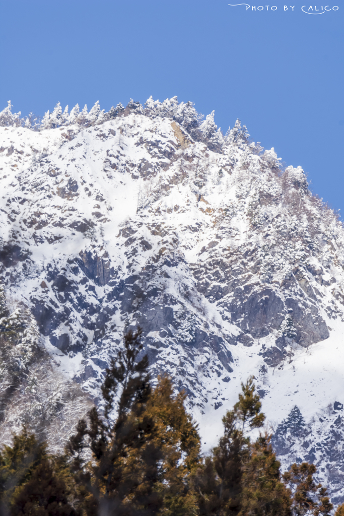 雪の山塊