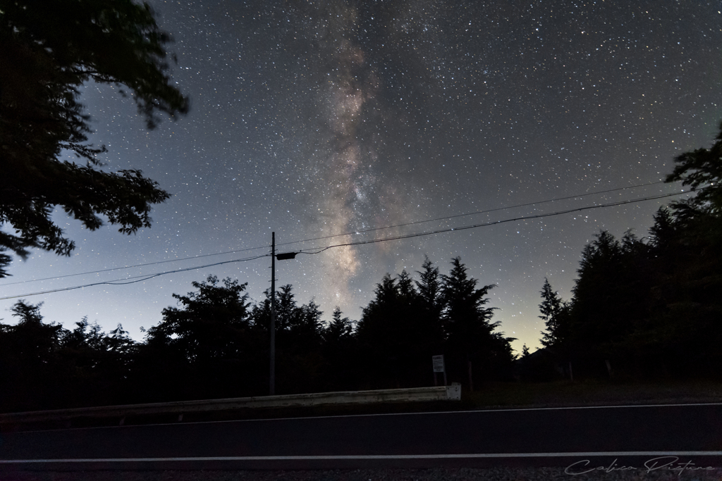 夜の峠道