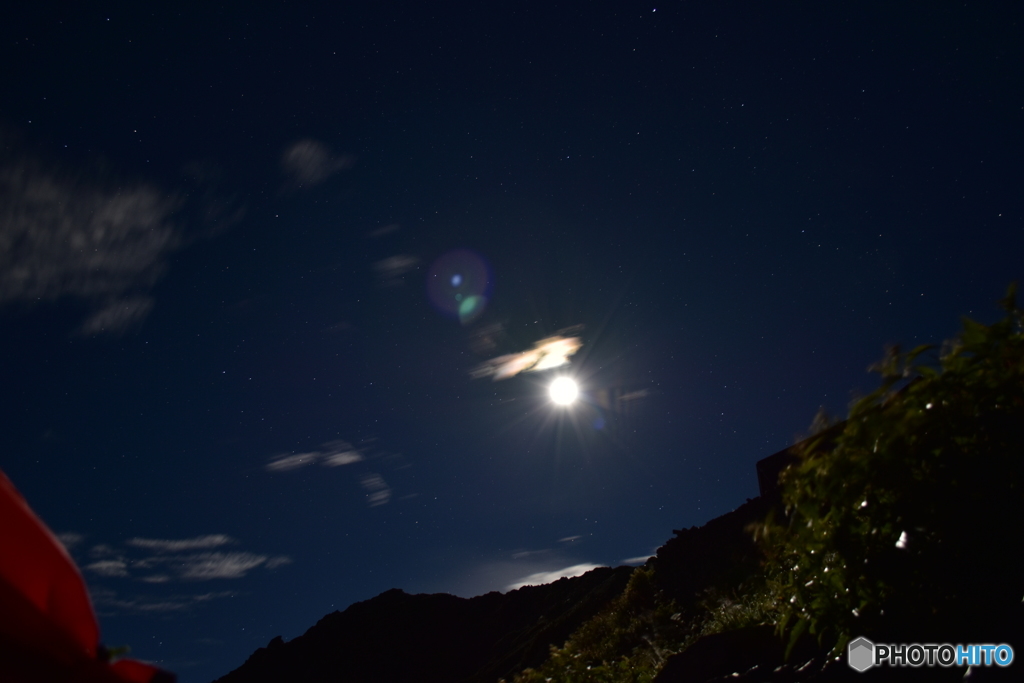 北岳に昇る月