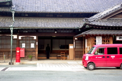日本最古のひさし付きポスト。（現役です）