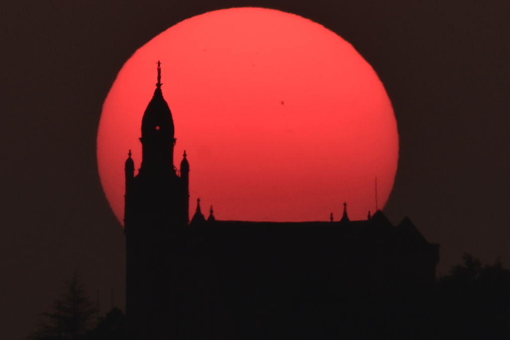 教会と夕日