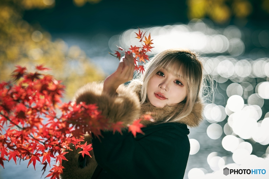 紅葉と水面の輝き