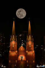 教会と満月
