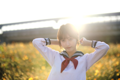 柔らかい光を背に