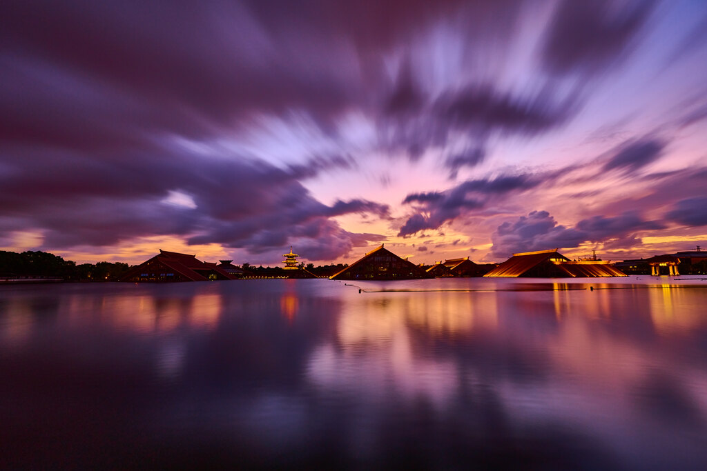 夕暮れと流れる雲