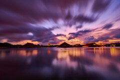 夕暮れと流れる雲