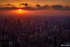 街に沈む夕日