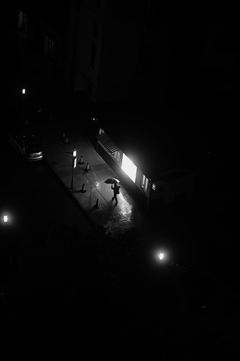 雨風の強い真っ暗な夜