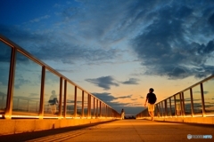 日没後の歩道橋