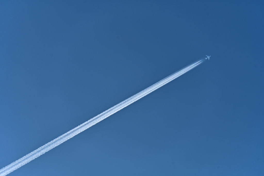 青空と飛行機雲