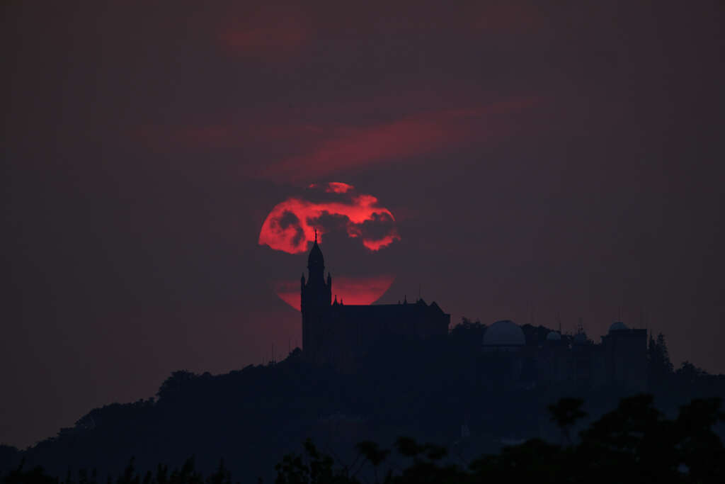 夕日と教会