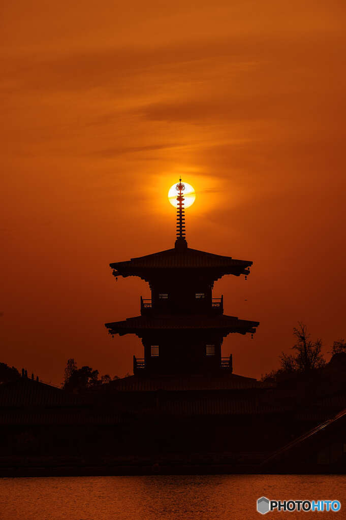 夕日と塔