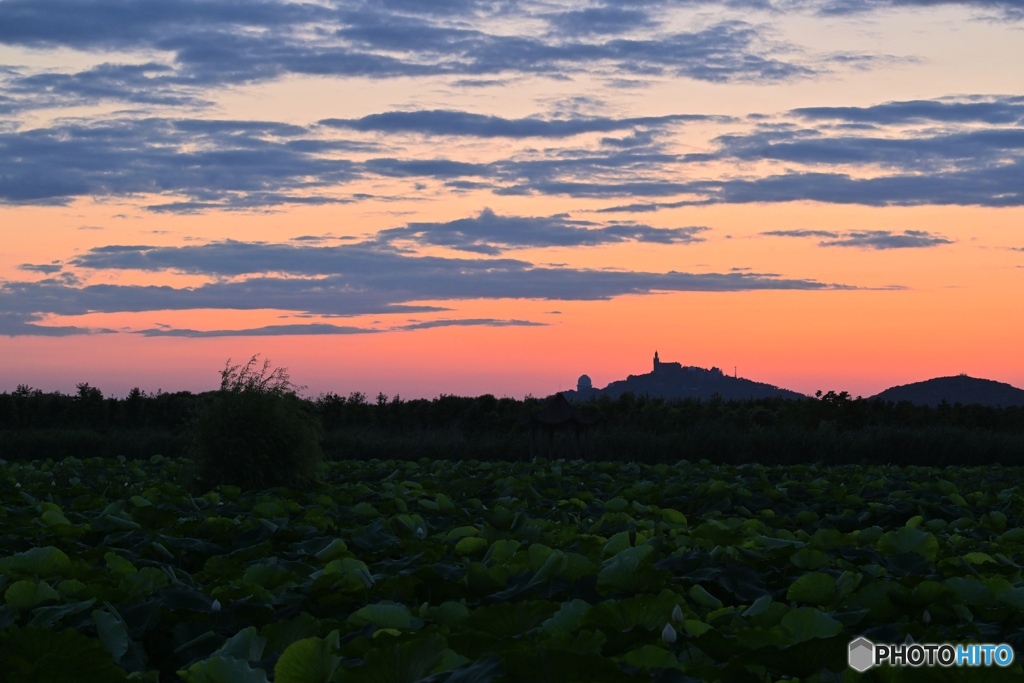 教会と夕暮れ