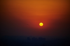 夕日と飛行機