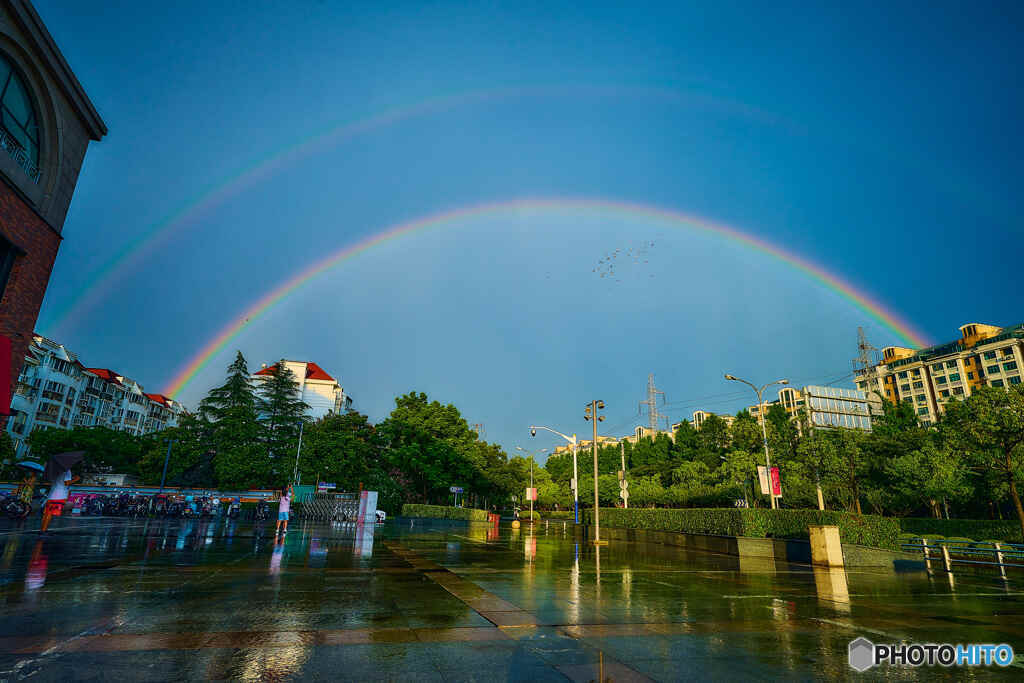 雨上がりの二重虹