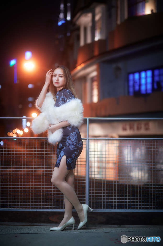 チャイナドレスと夜景