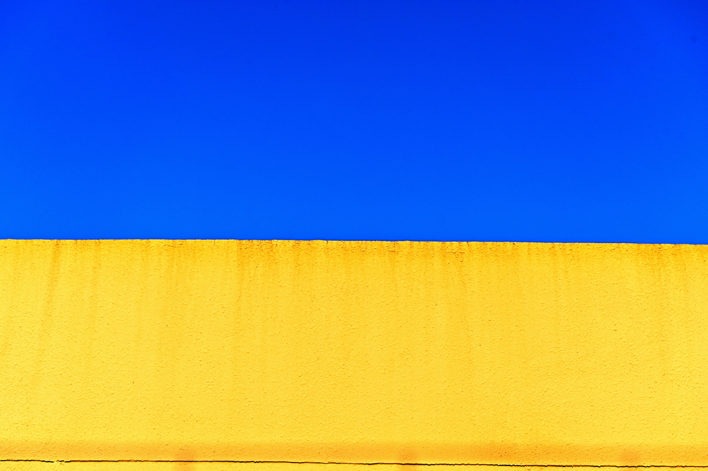 壁と青空