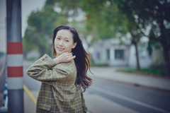 振り向きの笑顔