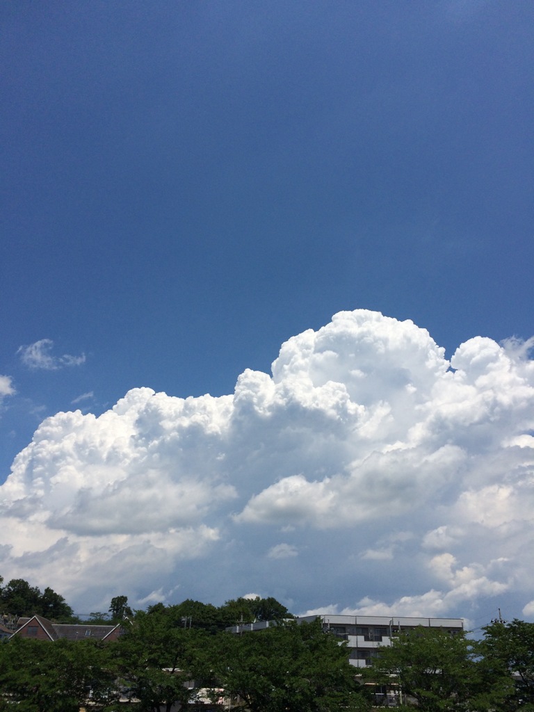 夏の空。雲と。