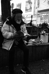 光と影と読書する人